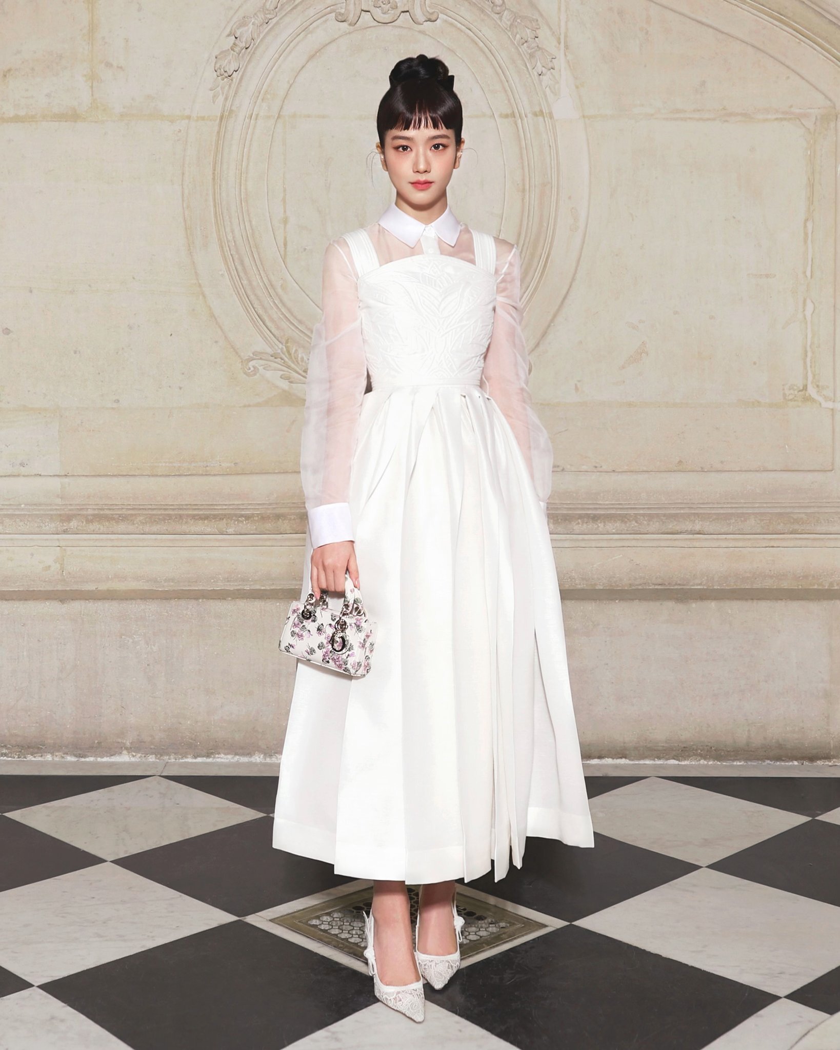230123-jisoo-dior-s-s-2023-haute-couture-fashion-show-at-paris-fashion-week-documents-1-174660685454124636646-1746679722370-17466797225112011007387.jpeg