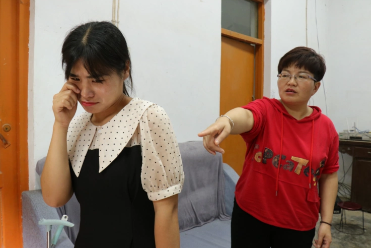 Dọn về sống chung nhà với bố mẹ và anh chồng chị dâu, tôi mới thấm thía cảnh làm dâu út cay đắng thế nào - Ảnh 1.