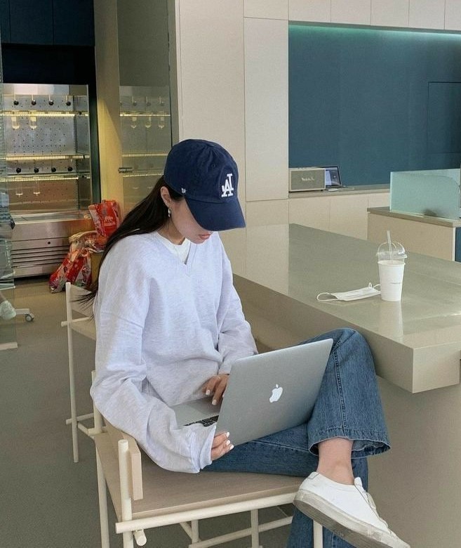 Cuộc sống “bình dị” của cô gái 25 tuổi ở TP.HCM: Ngồi nhà kiếm 20 triệu/tháng, mỗi tháng dành 5 triệu mua vàng - Ảnh 1. Cuộc sống “bình dị” của cô gái 25 tuổi ở TP.HCM: Ngồi nhà kiếm 20 triệu/tháng, mỗi tháng dành 5 triệu mua vàng - Ảnh 1.