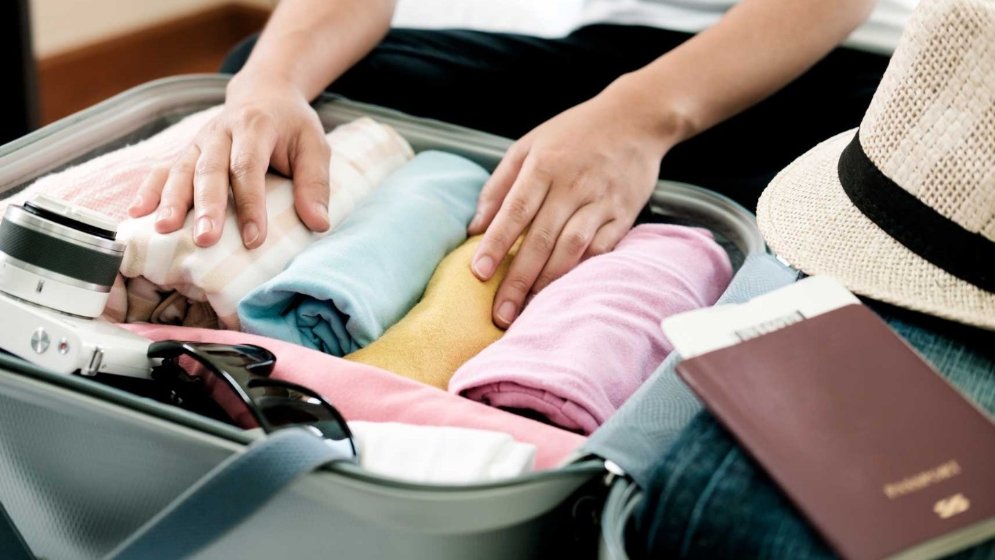 Tôi 45 tuổi, đi du lịch 5 ngày chỉ mang vali 7kg: Danh sách đồ cần mang – mẹo xếp vali gọn mà vẫn đủ dùng - Ảnh 4. Tôi 45 tuổi, đi du lịch 5 ngày chỉ mang vali 7kg: Danh sách đồ cần mang – mẹo xếp vali gọn mà vẫn đủ dùng - Ảnh 4.