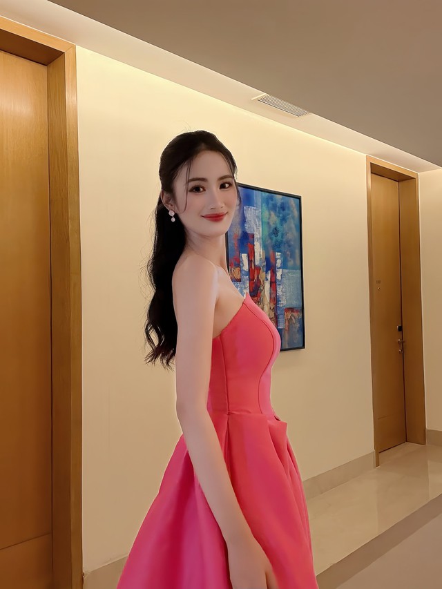 Hoa hậu Ý Nhi ngày đầu tại Miss World: Đụng dàn Hoa hậu Ý Nhi ngày đầu tại Miss World: Đụng dàn