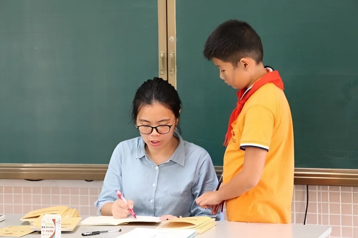 Dự kiến bỏ mức phạt đình chỉ: Rất nhân văn nhưng nếu không có cơ chế đi kèm, học sinh hư dễ "nhờn", "coi trời bằng vung" - Ảnh 1. Dự kiến bỏ mức phạt đình chỉ: Rất nhân văn nhưng nếu không có cơ chế đi kèm, học sinh hư dễ "nhờn", "coi trời bằng vung" - Ảnh 1.