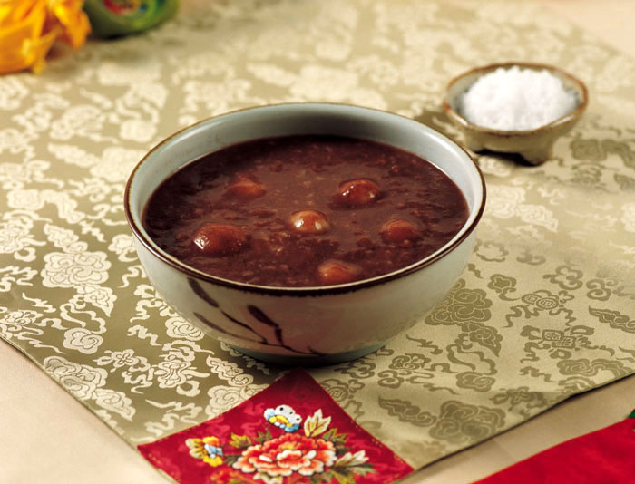 Cứ sang hè mẹ lại nấu cháo đậu đen kèm hạt sen giục con ăn, 30 năm sau tôi mới xúc động hiểu tại sao- Ảnh 3. Cứ sang hè mẹ lại nấu cháo đậu đen kèm hạt sen giục con ăn, 30 năm sau tôi mới xúc động hiểu tại sao- Ảnh 3.