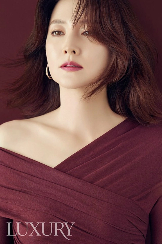 Lee Young Ae tuổi U60 tươi trẻ nhờ mỗi năm làm 1 việc để tăng sinh collagen, elastin - Ảnh 8. Lee Young Ae tuổi U60 tươi trẻ nhờ mỗi năm làm 1 việc để tăng sinh collagen, elastin - Ảnh 8.