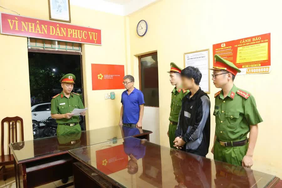 Tạm giữ hình sự người đàn ông hành hung nhân viên y tế khi đang cấp cứu cho bố - Ảnh 1. Tạm giữ hình sự người đàn ông hành hung nhân viên y tế khi đang cấp cứu cho bố - Ảnh 1.