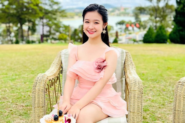 Mỹ nhân "cạnh tranh" Hoa hậu với Lọ Lem nhà Quyền Linh có quyết định bất ngờ về học hành: Ai nấy khen "trưởng thành quá" - Ảnh 1. Mỹ nhân "cạnh tranh" Hoa hậu với Lọ Lem nhà Quyền Linh có quyết định bất ngờ về học hành: Ai nấy khen "trưởng thành quá" - Ảnh 1.