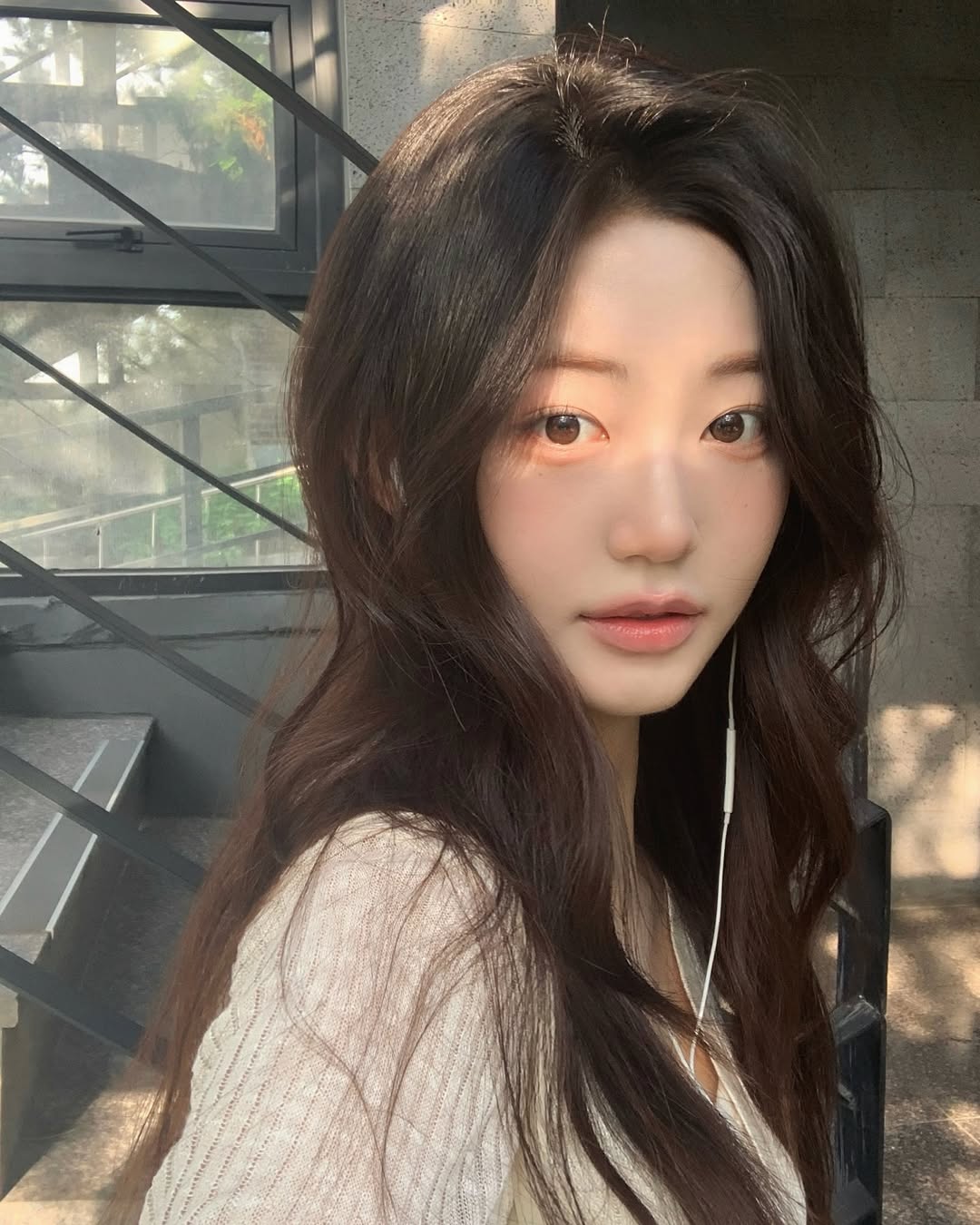 Phụ nữ ngoài 30 muốn giảm nếp nhăn thì nhất định phải đầu tư vào 5 món skincare này - Ảnh 2. Phụ nữ ngoài 30 muốn giảm nếp nhăn thì nhất định phải đầu tư vào 5 món skincare này - Ảnh 2.