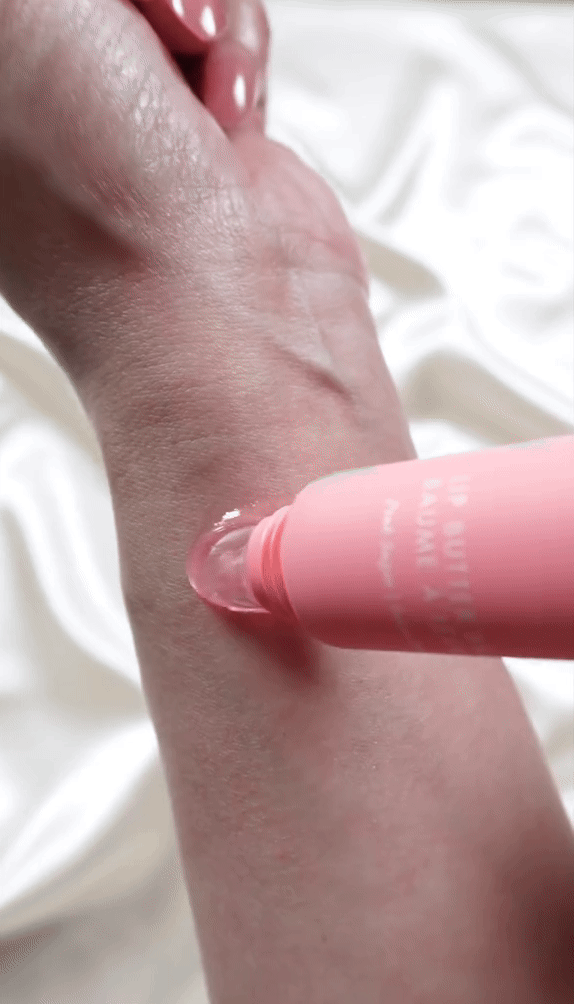 Thỏi son cứ 1 phút là có người mua, Vogue khen nức lời, gái xinh toàn cầu mê tít- Ảnh 5. Thỏi son cứ 1 phút là có người mua, Vogue khen nức lời, gái xinh toàn cầu mê tít- Ảnh 5.