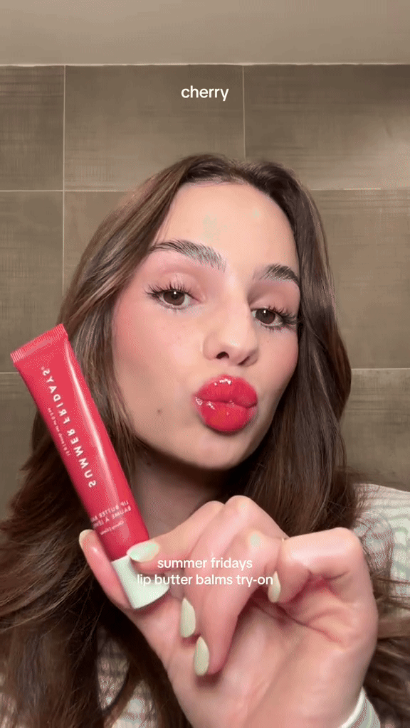 Thỏi son cứ 1 phút là có người mua, Vogue khen nức lời, gái xinh toàn cầu mê tít- Ảnh 3. Thỏi son cứ 1 phút là có người mua, Vogue khen nức lời, gái xinh toàn cầu mê tít- Ảnh 3.
