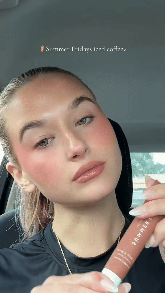 Thỏi son cứ 1 phút là có người mua, Vogue khen nức lời, gái xinh toàn cầu mê tít- Ảnh 2. Thỏi son cứ 1 phút là có người mua, Vogue khen nức lời, gái xinh toàn cầu mê tít- Ảnh 2.