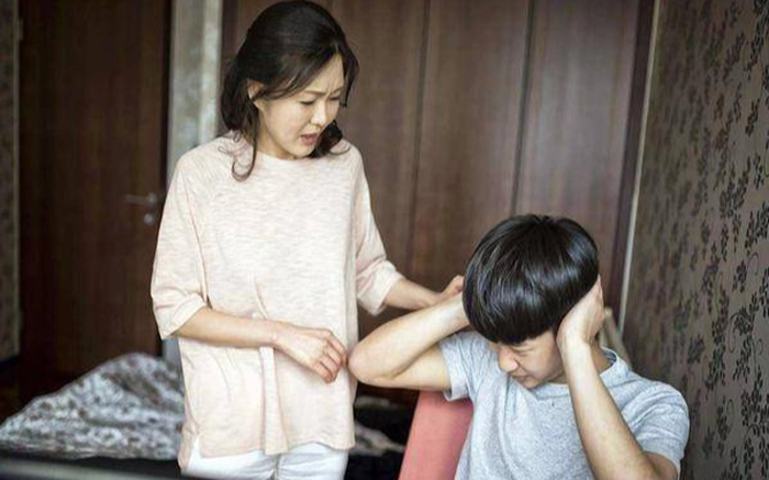 Mẹ đơn thân Hà Nội bất lực vì những vi lệch lạc của con trai 2k10, thậm chí từng làm hành động khiến chị nghẹn ngào đau đớn- Ảnh 2. Mẹ đơn thân Hà Nội bất lực vì những vi lệch lạc của con trai 2k10, thậm chí từng làm hành động khiến chị nghẹn ngào đau đớn- Ảnh 2.