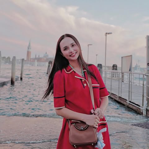 Tiểu thư Hà thành 10 năm lấy chồng cầu thủ: Về quê đảm đang bếp núc, lên phố Tiểu thư Hà thành 10 năm lấy chồng cầu thủ: Về quê đảm đang bếp núc, lên phố