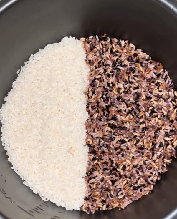 Người phụ nữ 56 tuổi chia sẻ 9 b&iacute; mật nh&agrave; bếp, d&acirc;n mạng trầm trồ: 