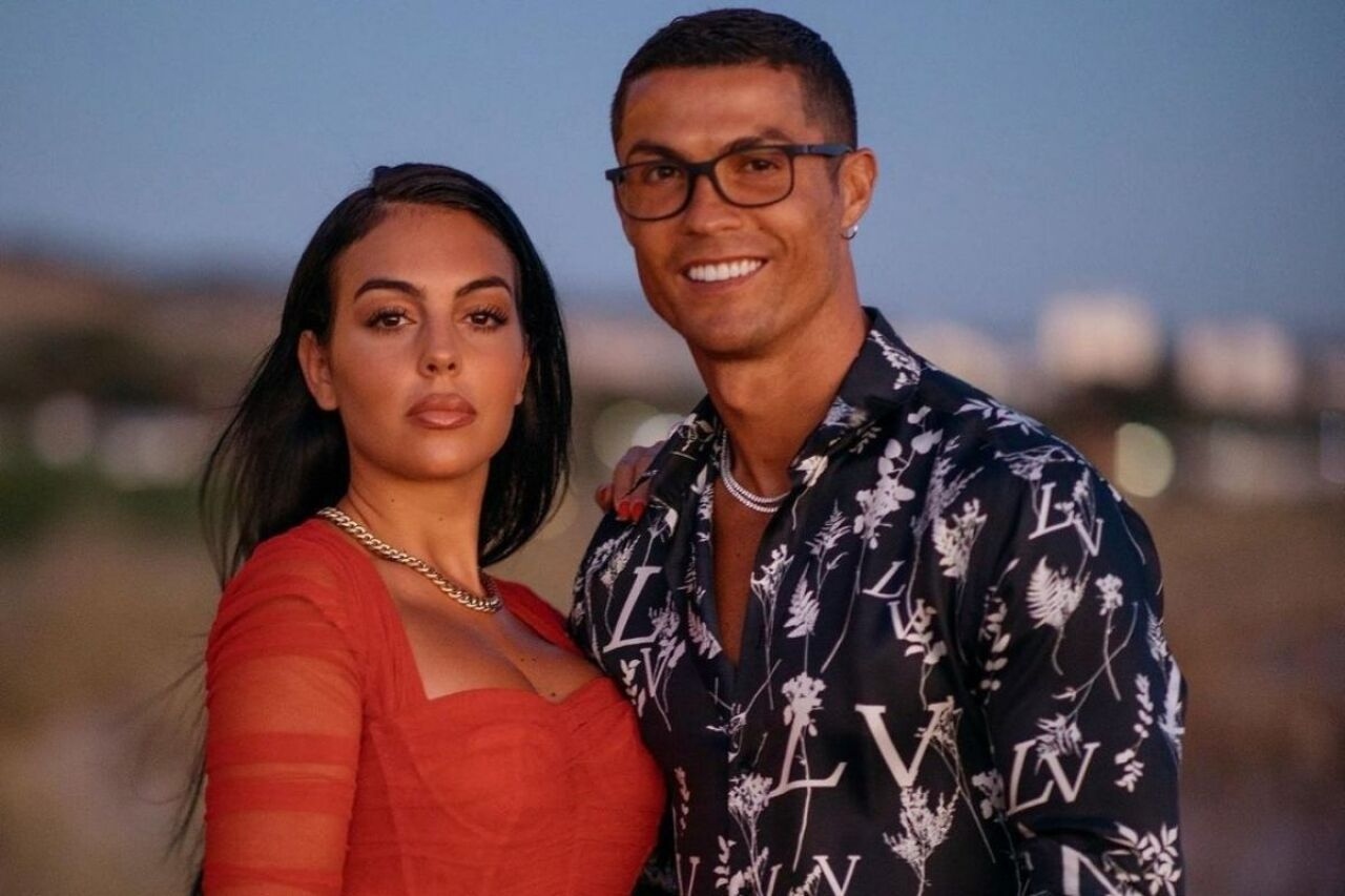 Vì sao Ronaldo nhiều lần gọi Georgina là "vợ" nhưng vẫn chưa tổ chức đám cưới với cô nàng? - Ảnh 2. Vì sao Ronaldo nhiều lần gọi Georgina là "vợ" nhưng vẫn chưa tổ chức đám cưới với cô nàng? - Ảnh 2.