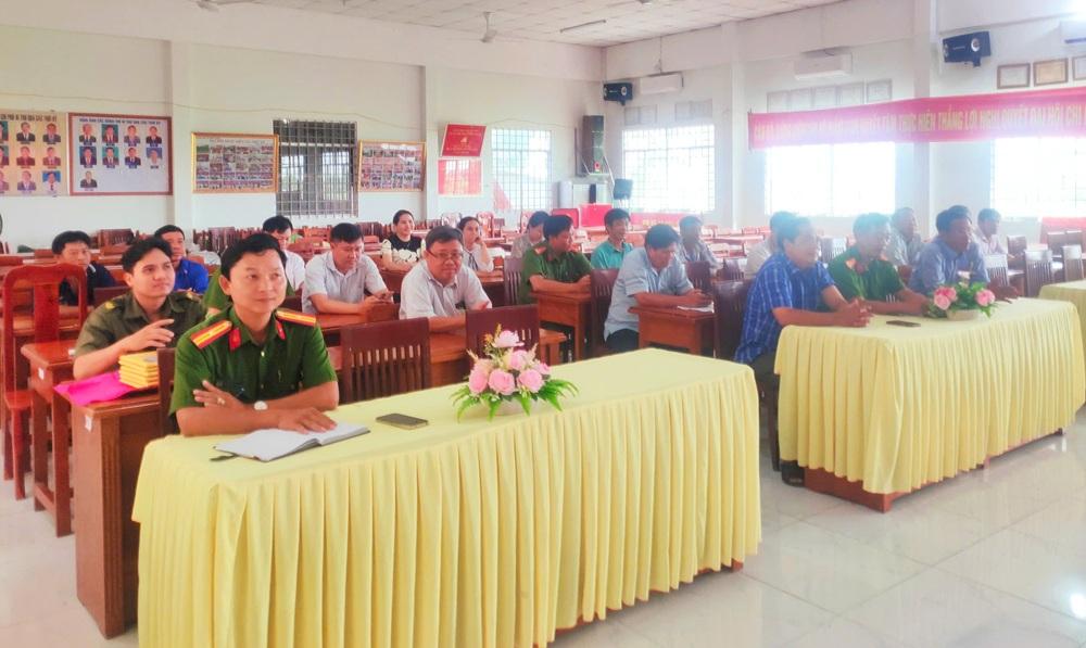 Khen thưởng đột xuất 6 cá nhân truy bắt nhanh đối tượng trộm nóng xe mô tô- Ảnh 2. Khen thưởng đột xuất 6 cá nhân truy bắt nhanh đối tượng trộm nóng xe mô tô- Ảnh 2.