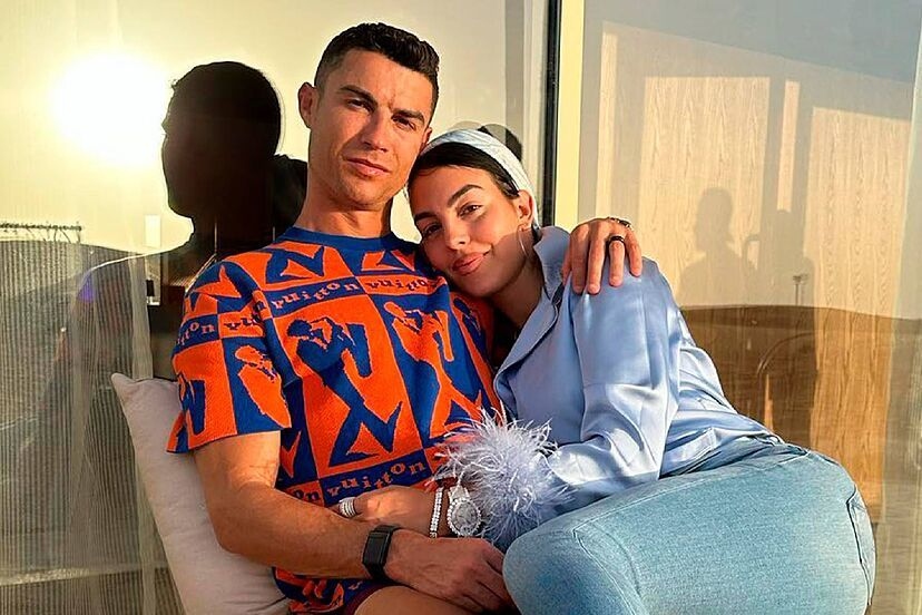 Vì sao Ronaldo nhiều lần gọi Georgina là "vợ" nhưng vẫn chưa tổ chức đám cưới với cô nàng? - Ảnh 1. Vì sao Ronaldo nhiều lần gọi Georgina là "vợ" nhưng vẫn chưa tổ chức đám cưới với cô nàng? - Ảnh 1.