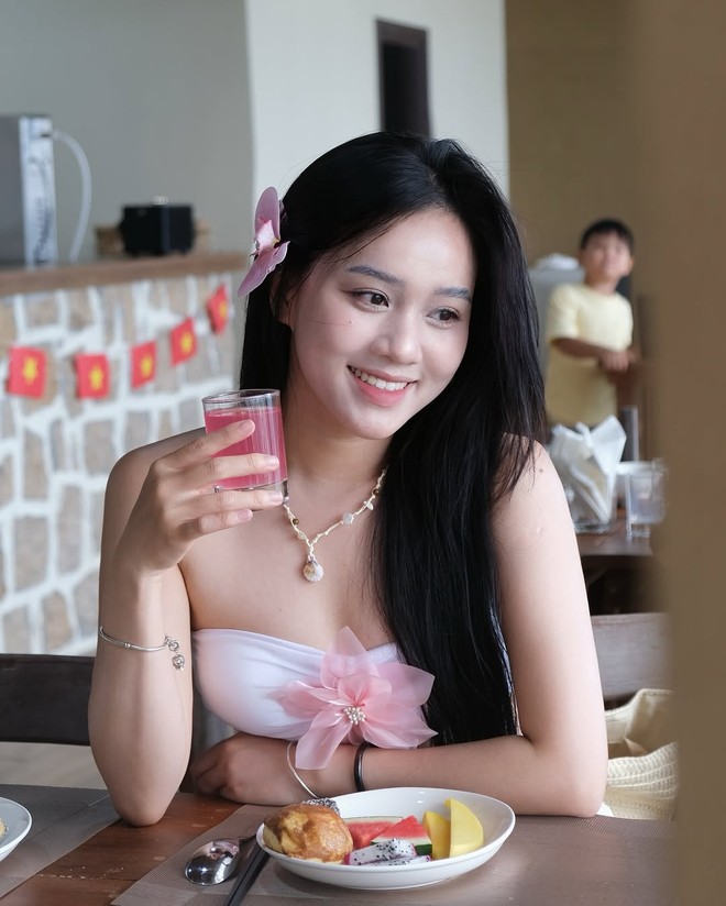 Bạn gái “nam thần”U23 Việt Nam diện bikini khoe body “nóng bỏng mắt”, bốc lửa không kém Yến Xuân, xứng danh nhất nhì làng WAG- Ảnh 4. Bạn gái “nam thần”U23 Việt Nam diện bikini khoe body “nóng bỏng mắt”, bốc lửa không kém Yến Xuân, xứng danh nhất nhì làng WAG- Ảnh 4.