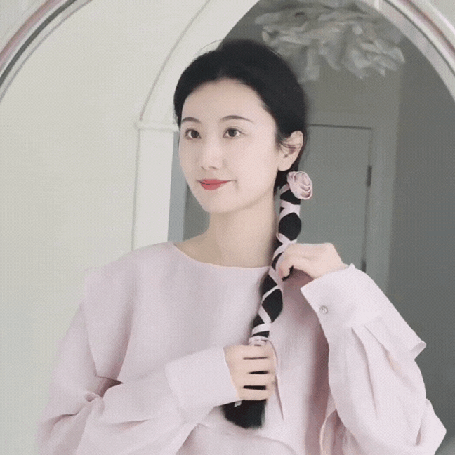 thoi-trang-12-con-giap-10-17468188863171148499938.gif