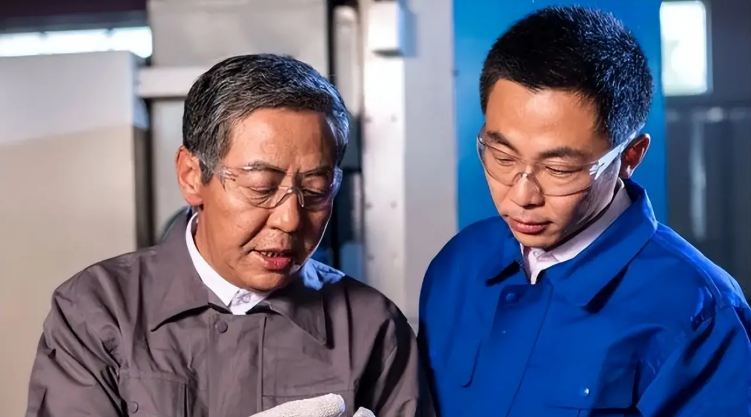 Trung Quốc: Bị ép nghỉ hưu sớm còn mất 20% lương, tôi dứt khoát làm 1 việc rồi rời đi, 2 tháng sau nhận được cuộc gọi “cầu cứu” từ giám đốc - Ảnh 2. Trung Quốc: Bị ép nghỉ hưu sớm còn mất 20% lương, tôi dứt khoát làm 1 việc rồi rời đi, 2 tháng sau nhận được cuộc gọi “cầu cứu” từ giám đốc - Ảnh 2.