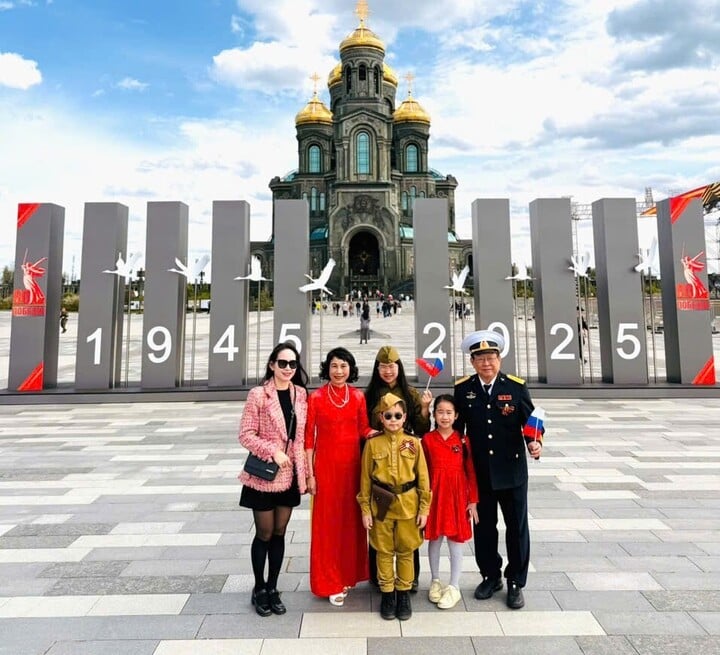 Kiều bào tại Nga tự hào thấy đội quân Việt Nam dự Lễ duyệt binh 9/5 ở Moskva - Ảnh 3. Kiều bào tại Nga tự hào thấy đội quân Việt Nam dự Lễ duyệt binh 9/5 ở Moskva - Ảnh 3.