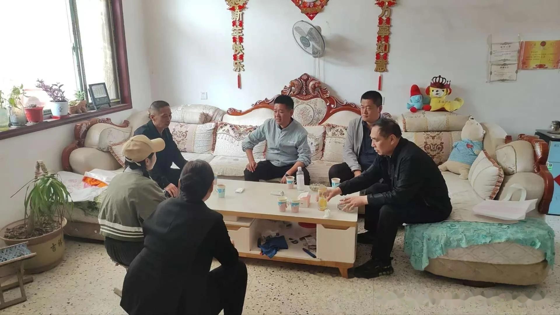 Bố mẹ gọi 3 con về chia tài sản, con trai duy nhất lại chẳng nhận được gì: Bản di chúc khiến cả nhà náo loạn, con dâu giận dỗi bỏ đi- Ảnh 1. Bố mẹ gọi 3 con về chia tài sản, con trai duy nhất lại chẳng nhận được gì: Bản di chúc khiến cả nhà náo loạn, con dâu giận dỗi bỏ đi- Ảnh 1.
