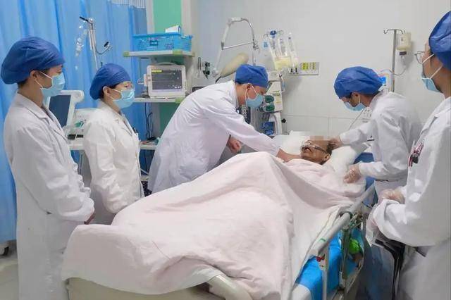 Người đàn ông đột tử khi đang tập thể dục buổi sáng, bác sĩ cảnh báo: Dậy sớm tập thể dục đừng mắc phải 3 sai lầm này- Ảnh 1. Người đàn ông đột tử khi đang tập thể dục buổi sáng, bác sĩ cảnh báo: Dậy sớm tập thể dục đừng mắc phải 3 sai lầm này- Ảnh 1.