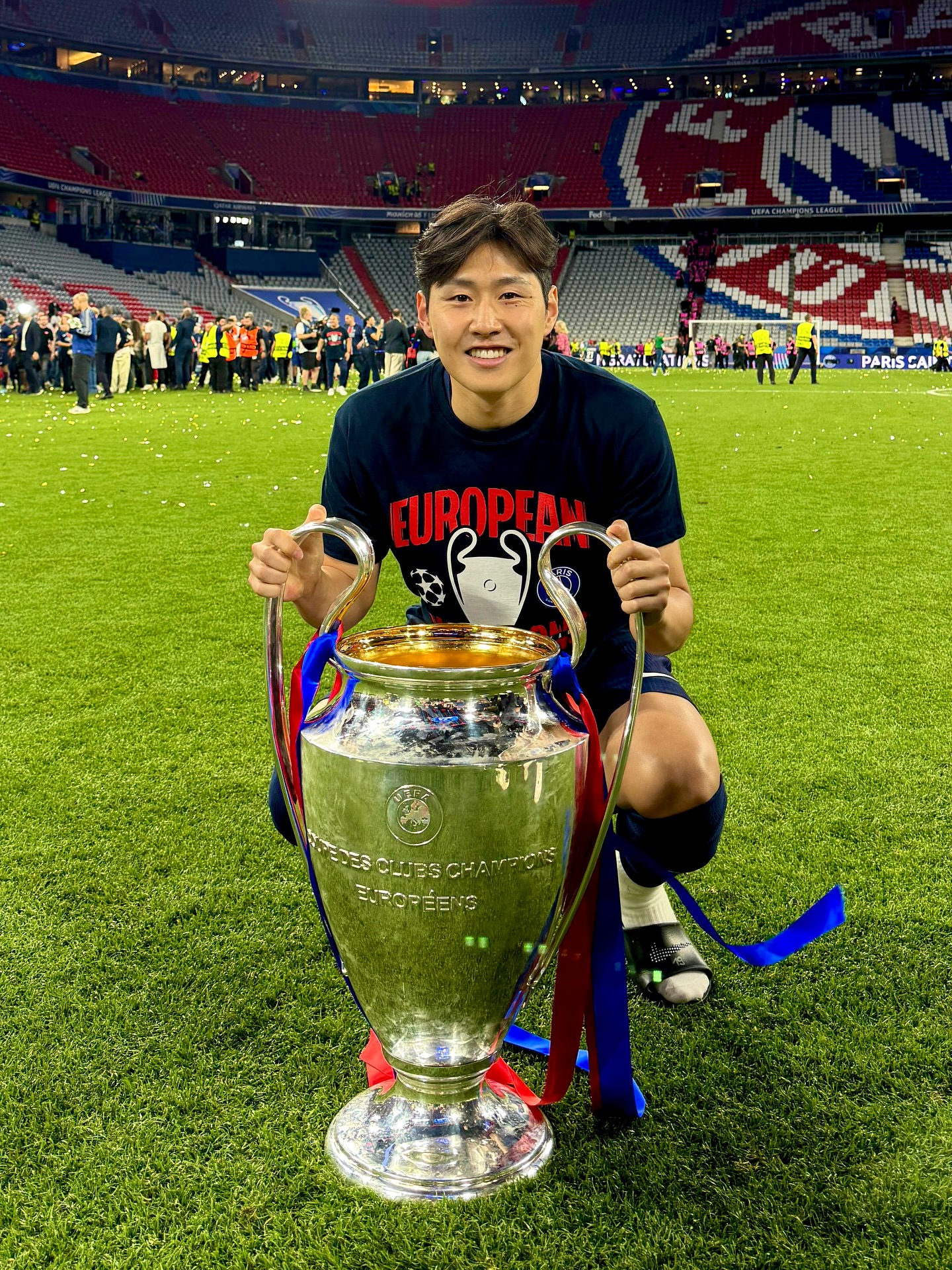 Cầu thủ triệu fan đeo huy chương vô địch Champions League cho bạn gái tiểu thư tài phiệt siêu giàu, visual couple gây sốt!- Ảnh 3. Cầu thủ triệu fan đeo huy chương vô địch Champions League cho bạn gái tiểu thư tài phiệt siêu giàu, visual couple gây sốt!- Ảnh 3.
