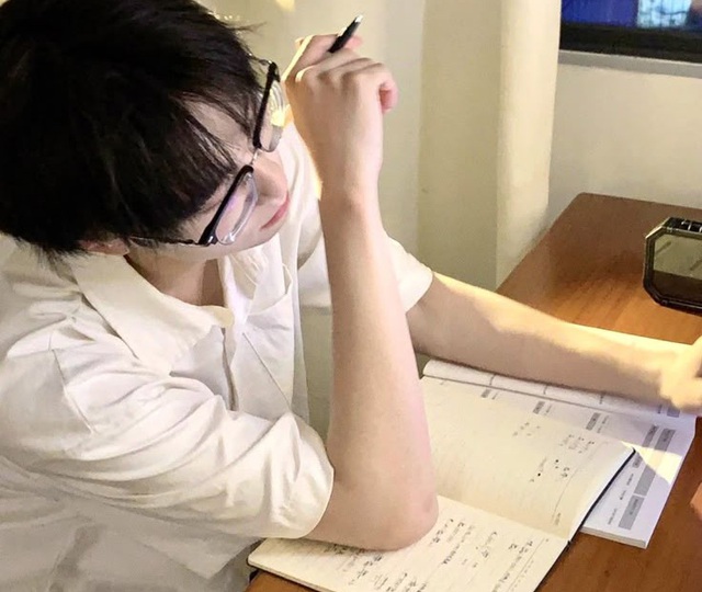 Nam sinh 16 tuổi đ&atilde; h&oacute;i nửa đầu v&igrave; 1 th&oacute;i quen khi ngủ người c&agrave;ng trẻ tuổi c&agrave;ng dễ &ldquo;sa v&agrave;o bẫy&rdquo; - Ảnh 2.