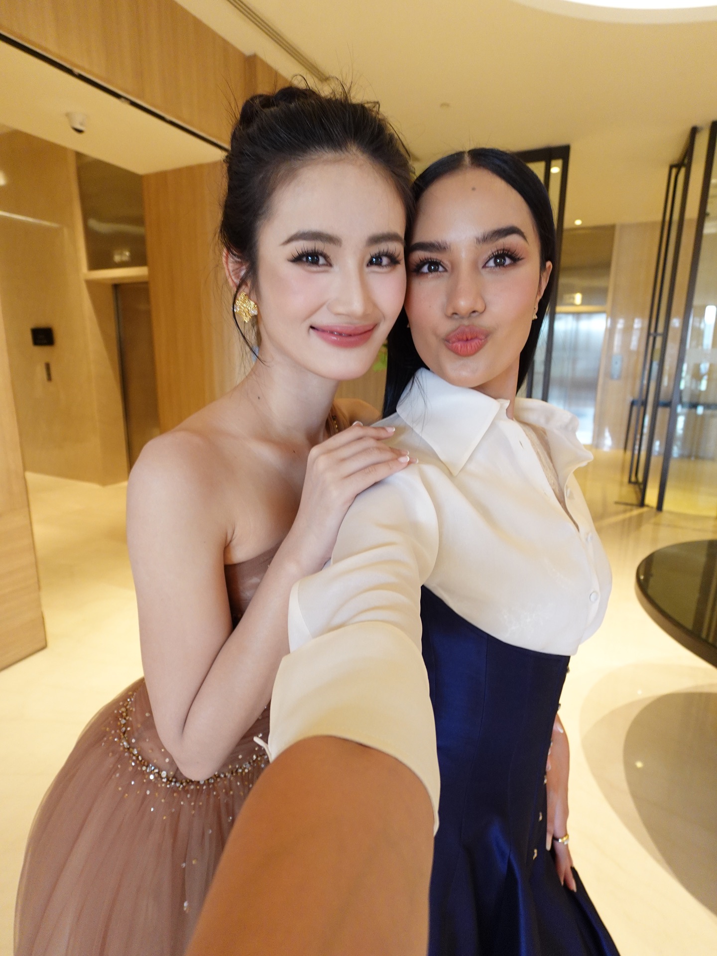Hoa hậu Thái Lan vừa đăng quang Miss World: Bị Miss Universe tước danh hiệu, "check var" profile lẫn mặt mộc mới sốc - Ảnh 11. Hoa hậu Thái Lan vừa đăng quang Miss World: Bị Miss Universe tước danh hiệu, "check var" profile lẫn mặt mộc mới sốc - Ảnh 11.