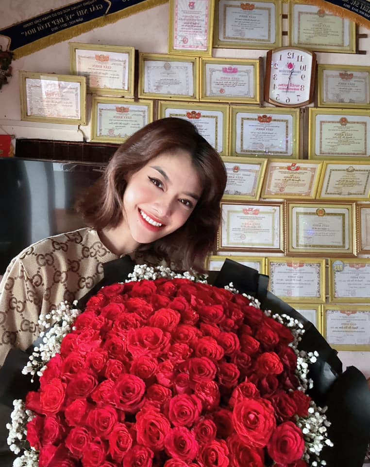 Á hậu 2000 bí mật sinh con: Bại lộ chuyện mang bầu qua 1 bức hình, hiện sống sang chảnh như phú bà- Ảnh 3. Á hậu 2000 bí mật sinh con: Bại lộ chuyện mang bầu qua 1 bức hình, hiện sống sang chảnh như phú bà- Ảnh 3.