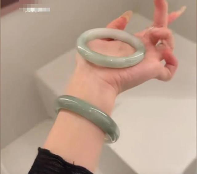 Mua vòng ngọc 180 triệu đồng trên sàn thương mại điện tử nhưng hoàn hàng, 1 ngày sau shipper báo kiện hàng thất lạc, công ty vận chuyển tuyên bố: "Chỉ bồi thường 240k" - Ảnh 2. Mua vòng ngọc 180 triệu đồng trên sàn thương mại điện tử nhưng hoàn hàng, 1 ngày sau shipper báo kiện hàng thất lạc, công ty vận chuyển tuyên bố: "Chỉ bồi thường 240k" - Ảnh 2.
