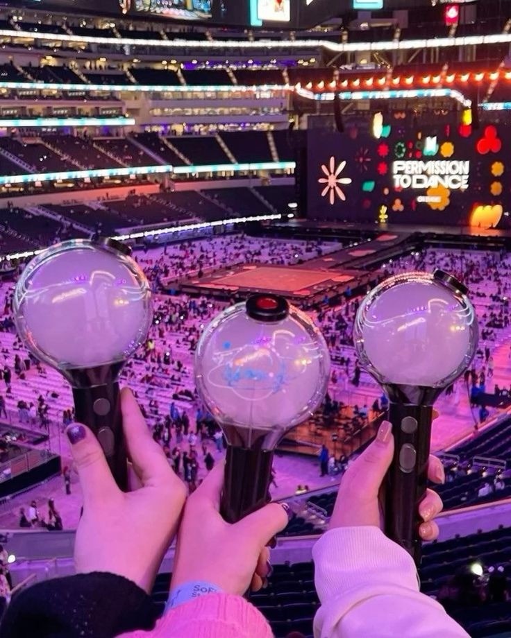 Jack và dàn sao bán lightstick giá triệu đồng, fan vẫn chi mạnh vì điều gì? - Ảnh 2. Jack và dàn sao bán lightstick giá triệu đồng, fan vẫn chi mạnh vì điều gì? - Ảnh 2.