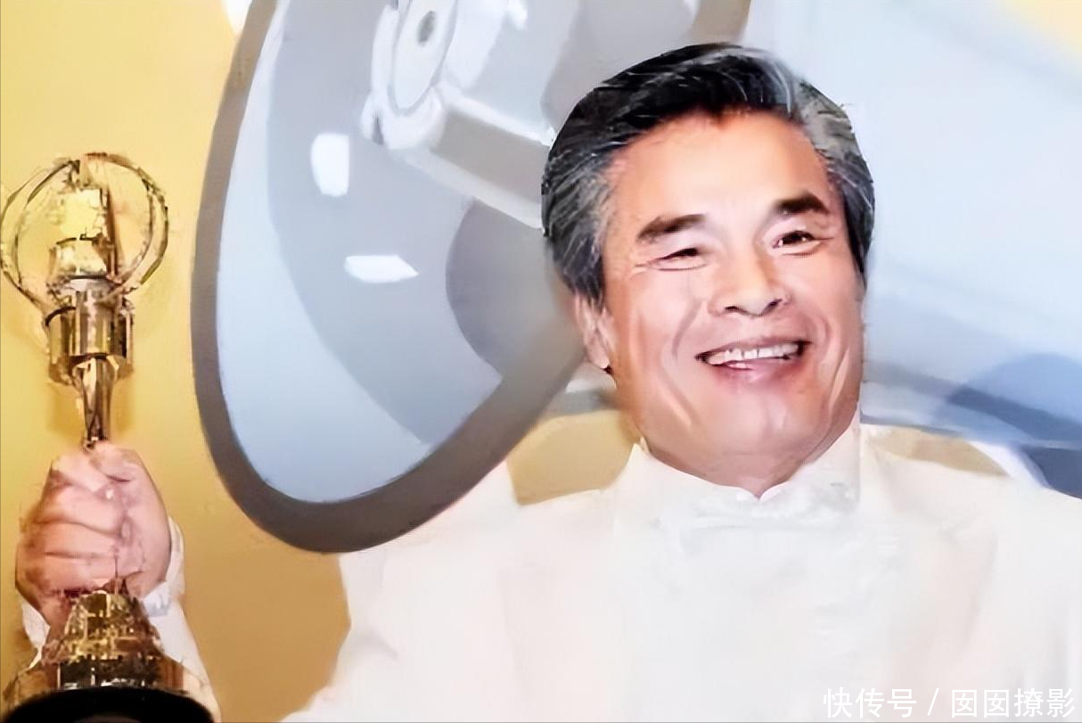 Sao nam nhiều vợ nhất showbiz gặp nạn, phản ứng của 6 người vợ gây sốc - Ảnh 2. Sao nam nhiều vợ nhất showbiz gặp nạn, phản ứng của 6 người vợ gây sốc - Ảnh 2.
