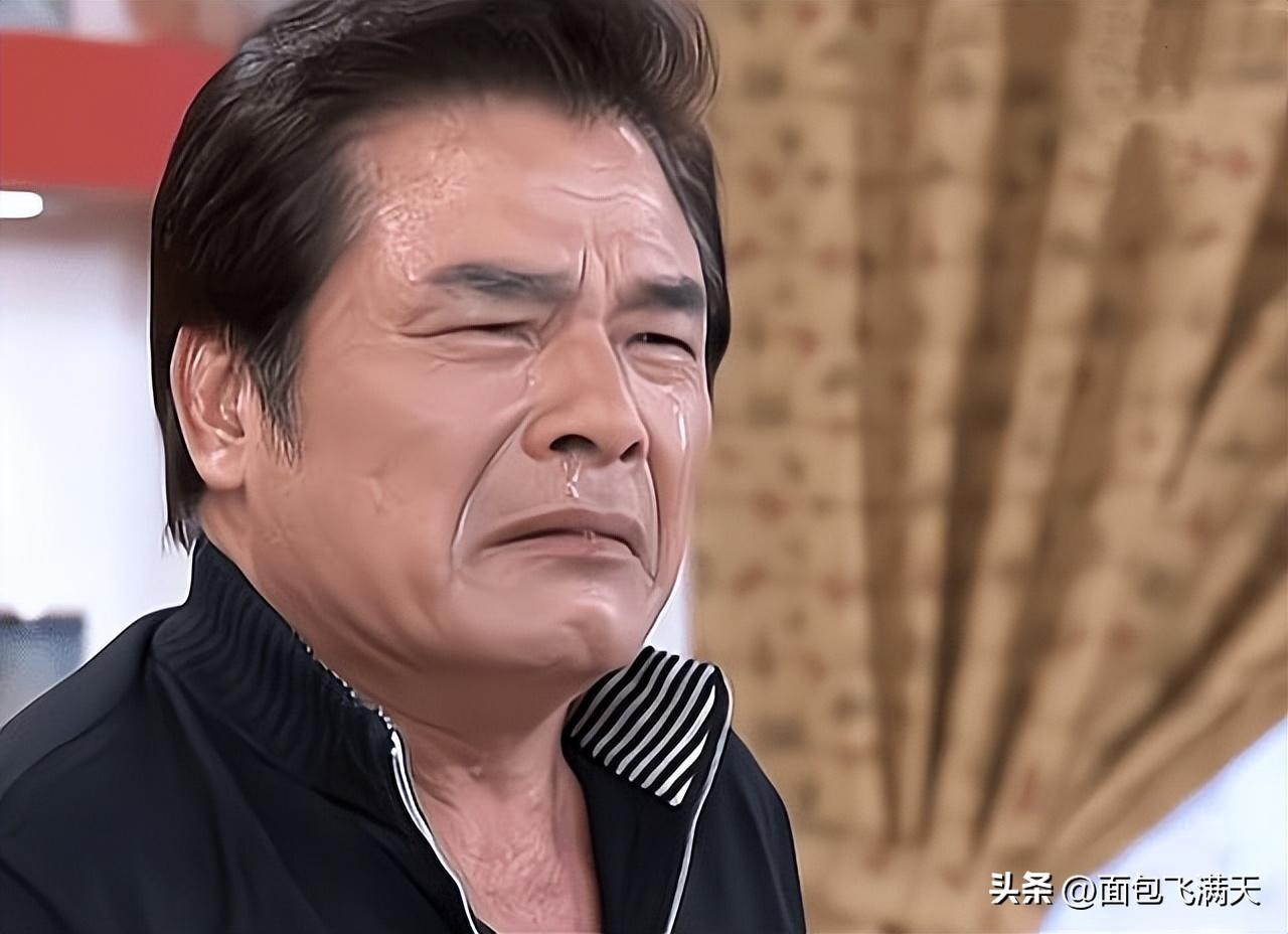 Sao nam nhiều vợ nhất showbiz gặp nạn, phản ứng của 6 người vợ gây sốc - Ảnh 7. Sao nam nhiều vợ nhất showbiz gặp nạn, phản ứng của 6 người vợ gây sốc - Ảnh 7.