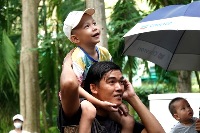 “Khối nghỉ hè” ùa vào Thảo Cầm Viên, cảnh tượng đông khó tin trong ngày 1/6 ở TP.HCM - Ảnh 7. “Khối nghỉ hè” ùa vào Thảo Cầm Viên, cảnh tượng đông khó tin trong ngày 1/6 ở TP.HCM - Ảnh 7.