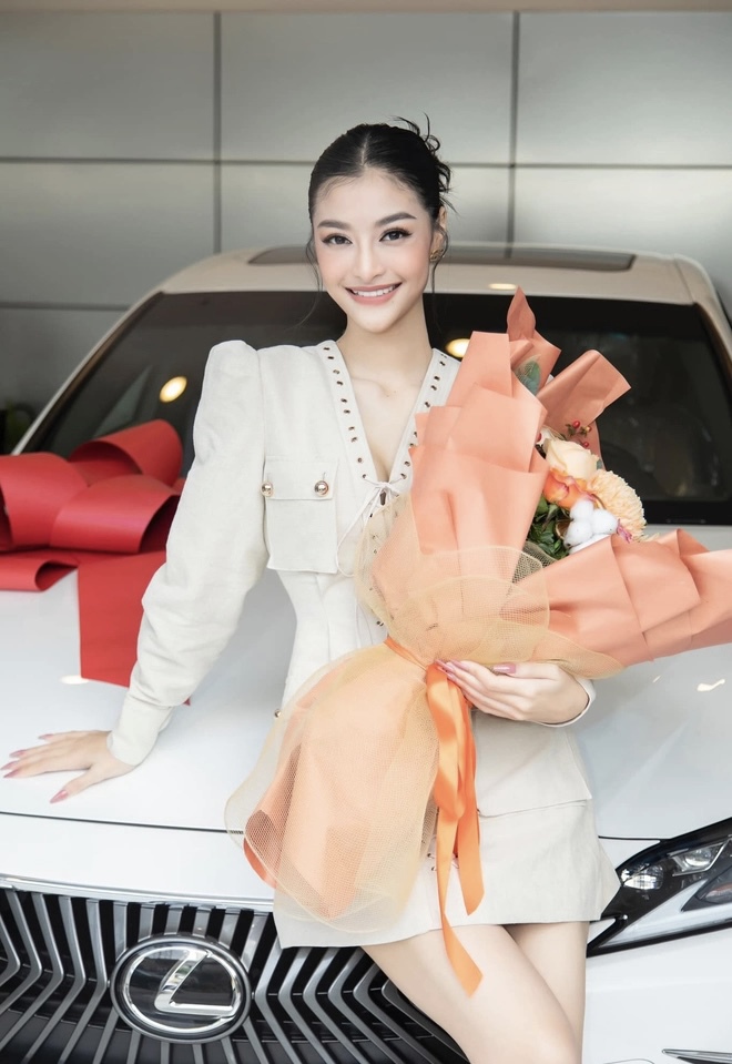 Á hậu 2000 bí mật sinh con: Bại lộ chuyện mang bầu qua 1 bức hình, hiện sống sang chảnh như phú bà- Ảnh 11. Á hậu 2000 bí mật sinh con: Bại lộ chuyện mang bầu qua 1 bức hình, hiện sống sang chảnh như phú bà- Ảnh 11.