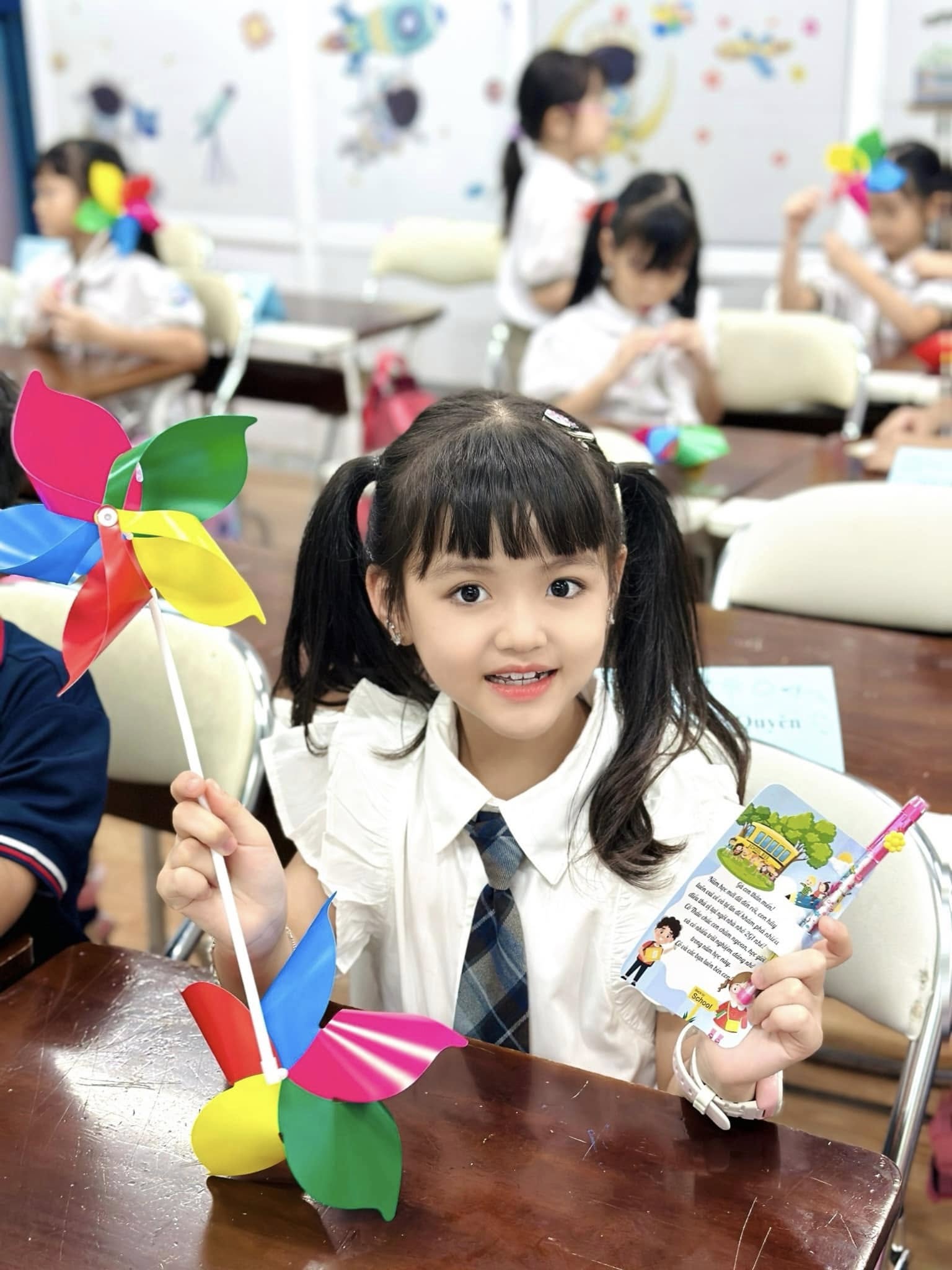 Cherry An Nhiên: “Tiểu hoa đán” làng mẫu Việt, mới 8 tuổi đã kiếm hàng chục triệu mỗi giờ- Ảnh 9. Cherry An Nhiên: “Tiểu hoa đán” làng mẫu Việt, mới 8 tuổi đã kiếm hàng chục triệu mỗi giờ- Ảnh 9.
