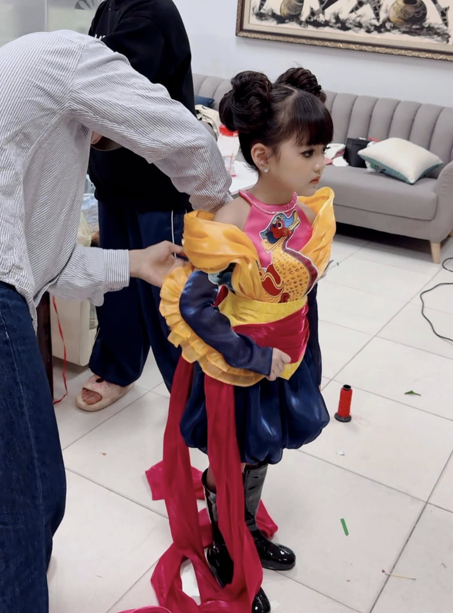 Cherry An Nhiên: “Tiểu hoa đán” làng mẫu Việt, mới 8 tuổi đã kiếm hàng chục triệu mỗi giờ- Ảnh 8. Cherry An Nhiên: “Tiểu hoa đán” làng mẫu Việt, mới 8 tuổi đã kiếm hàng chục triệu mỗi giờ- Ảnh 8.