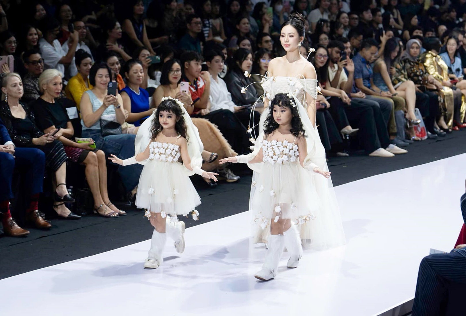 Cherry An Nhiên: “Tiểu hoa đán” làng mẫu Việt, mới 8 tuổi đã kiếm hàng chục triệu mỗi giờ- Ảnh 12. Cherry An Nhiên: “Tiểu hoa đán” làng mẫu Việt, mới 8 tuổi đã kiếm hàng chục triệu mỗi giờ- Ảnh 12.