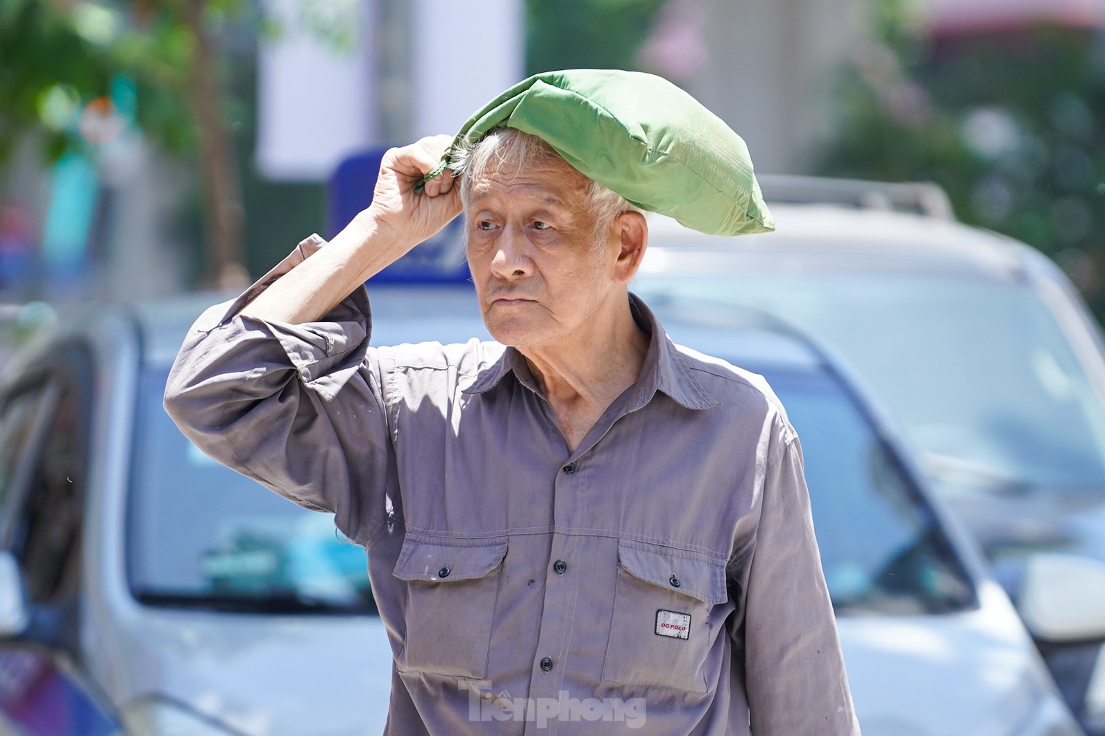 Hà Nội vào đỉnh điểm nắng nóng, mặt đường hơn 50 độ C - Ảnh 10. Hà Nội vào đỉnh điểm nắng nóng, mặt đường hơn 50 độ C - Ảnh 10.
