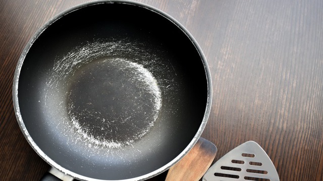 your-non-stick-coating-is-peeling-1722073968-17487025496661907947979-1748743859041-1748743859480804224768.jpg