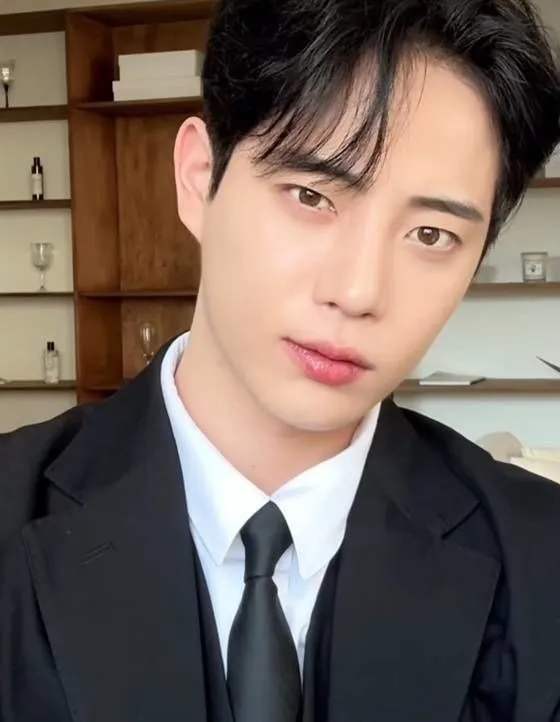 Ẩn khuất vụ mẫu nam nổi tiếng đột ngột qua đời ở tuổi 29 - Ảnh 1. Ẩn khuất vụ mẫu nam nổi tiếng đột ngột qua đời ở tuổi 29 - Ảnh 1.