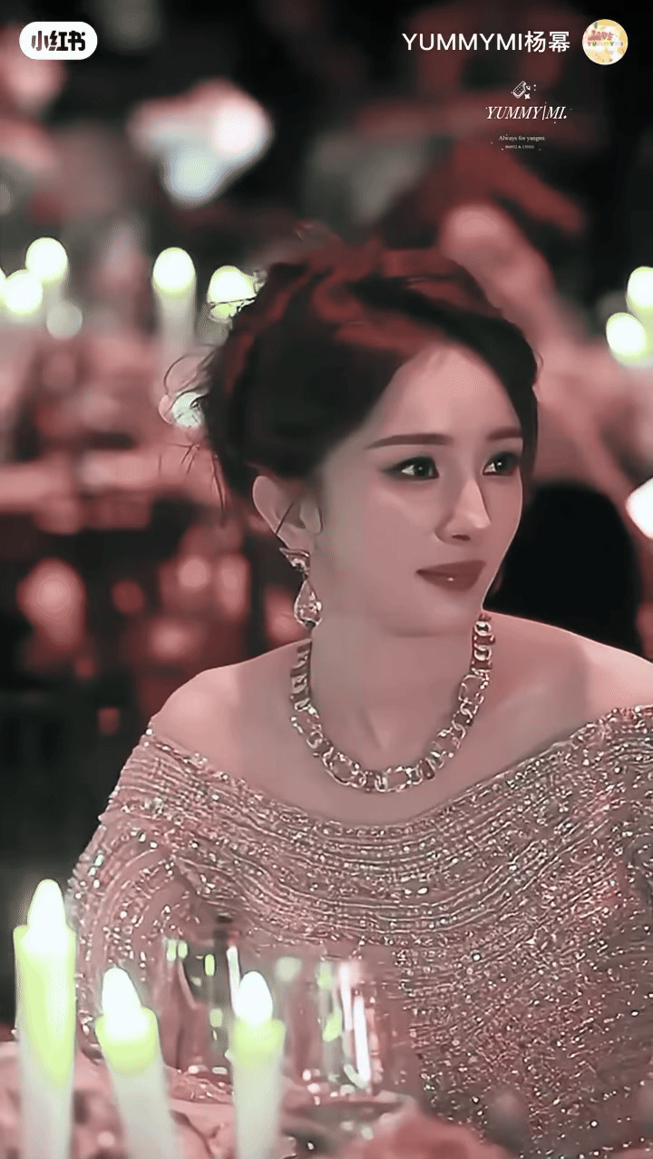 Đại minh tinh Cbiz đi event mà tóc rối “như tổ quạ”, nét mặt khác lạ tới nỗi không nhận ra- Ảnh 8. Đại minh tinh Cbiz đi event mà tóc rối “như tổ quạ”, nét mặt khác lạ tới nỗi không nhận ra- Ảnh 8.