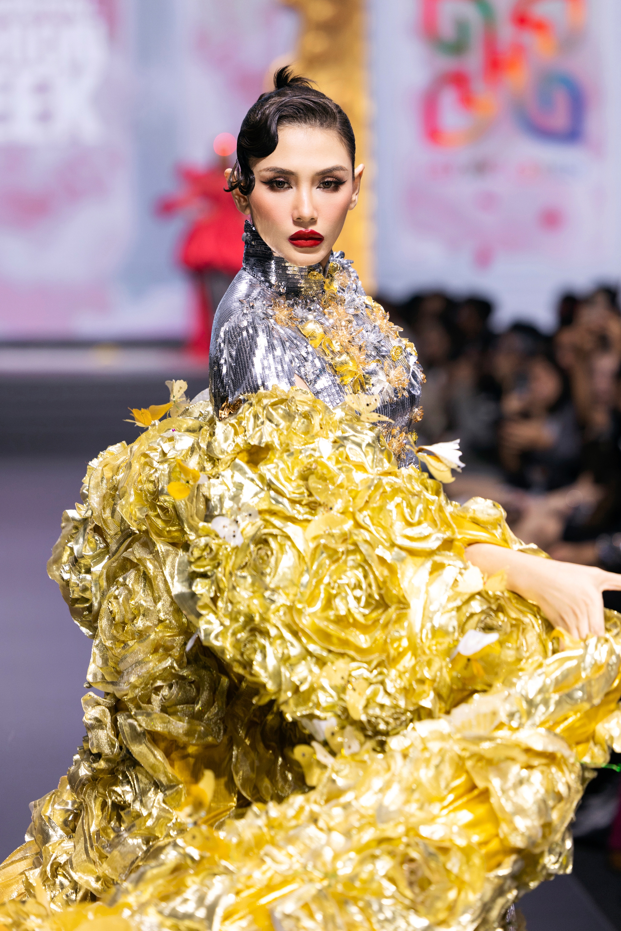 2-sieu-mau-vo-hoang-yen-catwalk-day-quyen-luc-ket-show-dien-17494425006071749344428-1749479102431-1749479103140250879232-1749523133396-17495231335251286110990.jpeg