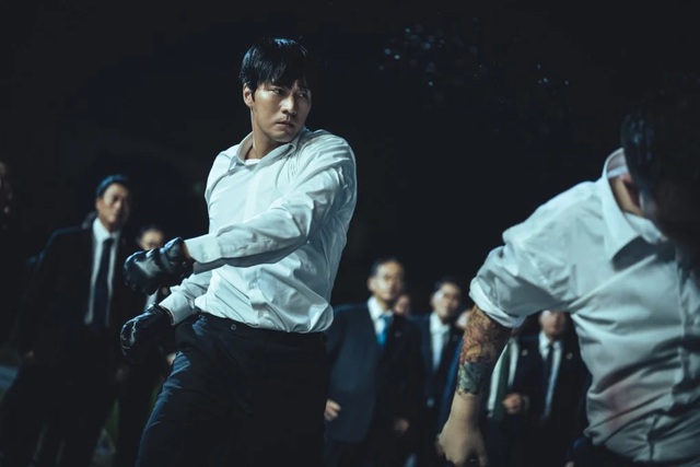 So Ji Sub vung tiền như nước gây sốc: Tặng vàng cho cả đoàn phim, lý do ai nghe cũng phải nể - Ảnh 3. So Ji Sub vung tiền như nước gây sốc: Tặng vàng cho cả đoàn phim, lý do ai nghe cũng phải nể - Ảnh 3.