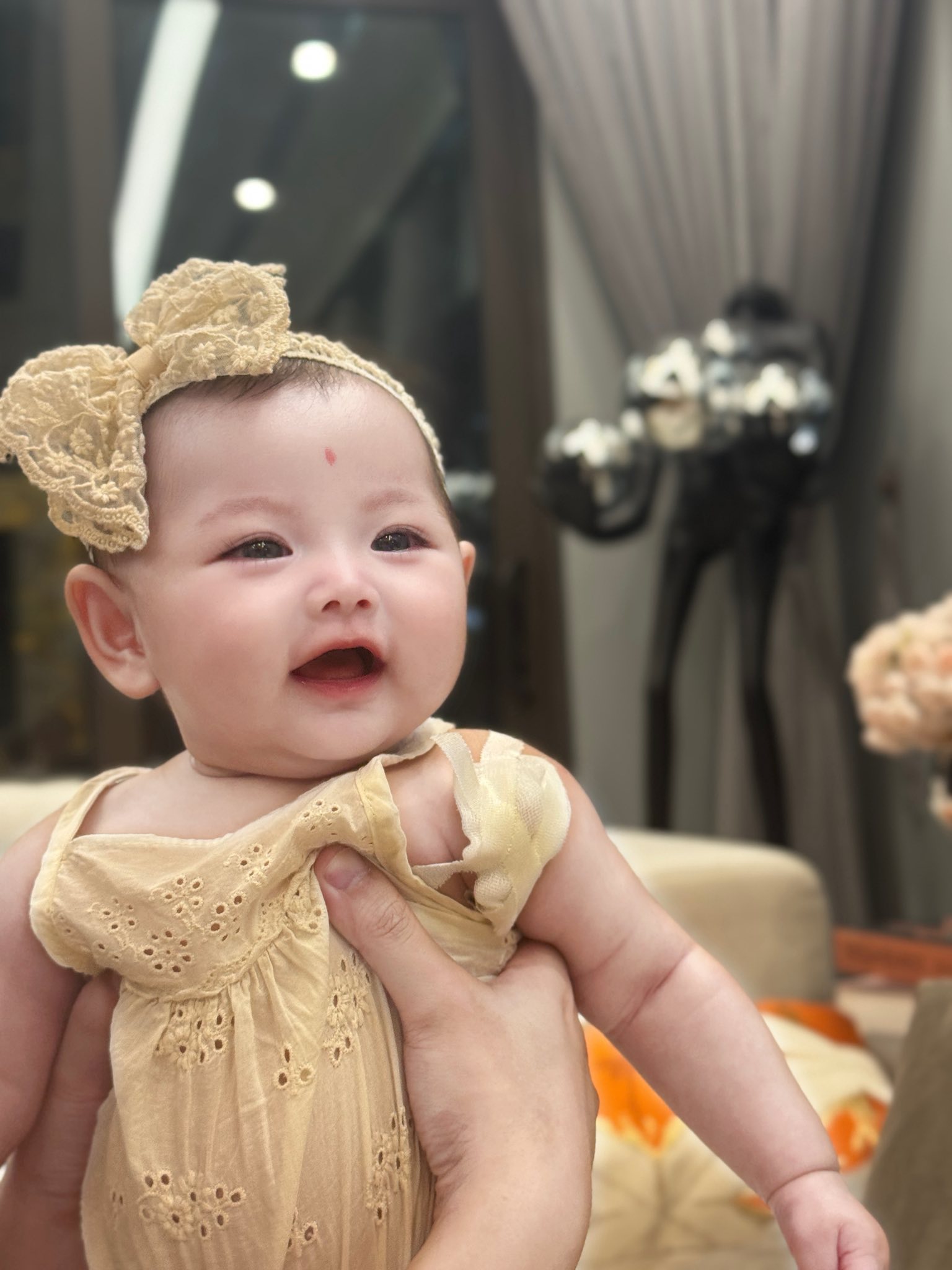 Ngắm em bé xinh yêu như Thiên Thần của cựu BTV VTV, sinh xong duy trì đúng 1 thói quen mà mẹ đẹp con khỏe- Ảnh 4. Ngắm em bé xinh yêu như Thiên Thần của cựu BTV VTV, sinh xong duy trì đúng 1 thói quen mà mẹ đẹp con khỏe- Ảnh 4.