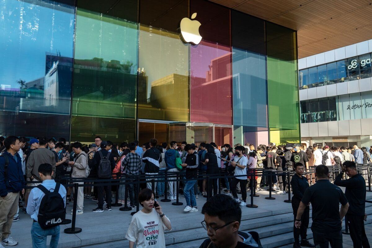 iPhone 17 sẽ bán tại Việt Nam sớm nhất từ trước đến nay: Khỏi phải "săn" iPhone xách tay, người dùng được gì và mất gì? - Ảnh 4. iPhone 17 sẽ bán tại Việt Nam sớm nhất từ trước đến nay: Khỏi phải "săn" iPhone xách tay, người dùng được gì và mất gì? - Ảnh 4.