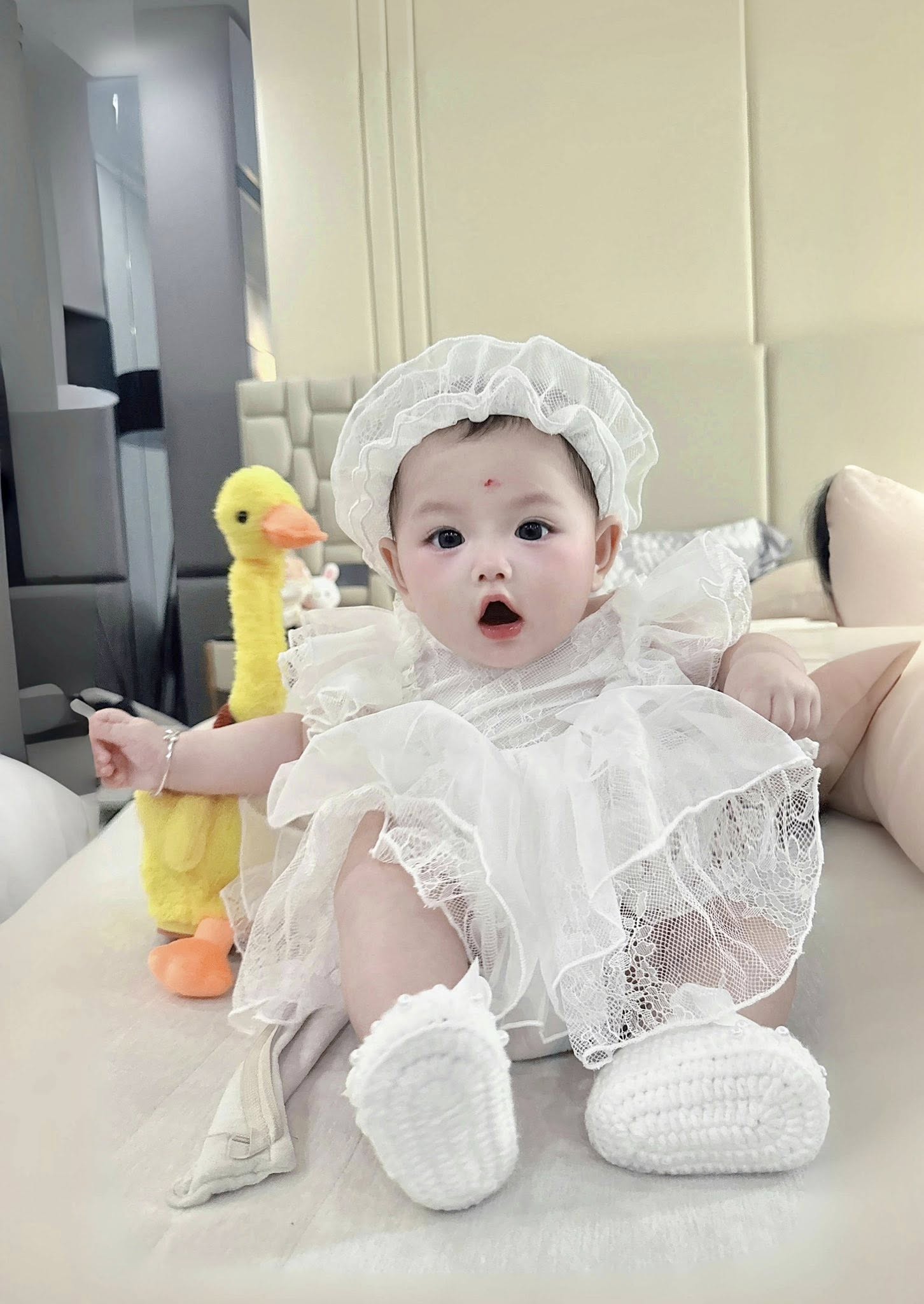 Ngắm em bé xinh yêu như Thiên Thần của cựu BTV VTV, sinh xong duy trì đúng 1 thói quen mà mẹ đẹp con khỏe- Ảnh 3. Ngắm em bé xinh yêu như Thiên Thần của cựu BTV VTV, sinh xong duy trì đúng 1 thói quen mà mẹ đẹp con khỏe- Ảnh 3.