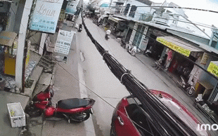 Kinh hoàng clip cửa hàng sửa xe phát nổ: Nghi do 