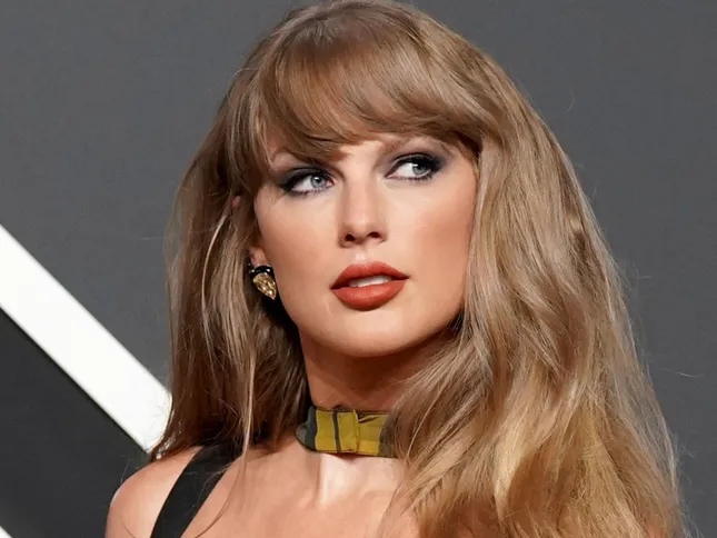 Taylor Swift cầu cứu - Ảnh 1. Taylor Swift cầu cứu - Ảnh 1.